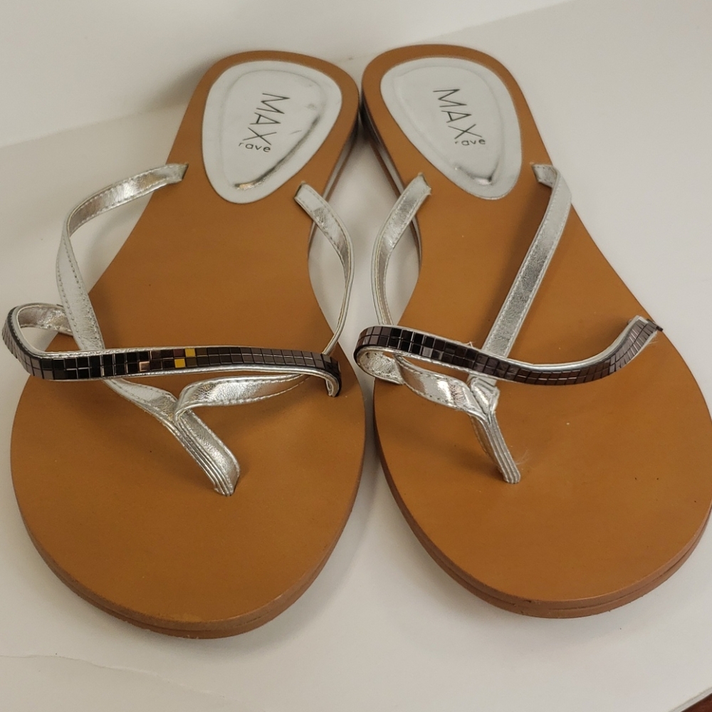 Womens Silver Strappy Slip On Sandals Size 9 New